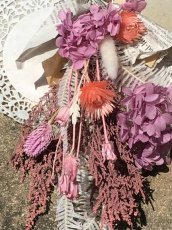 画像2: 紫陽花&シルバーデージー&フローレンティナ&千日紅ミックスプリザーブドフラワーカラースワッグ  ピンク (2)