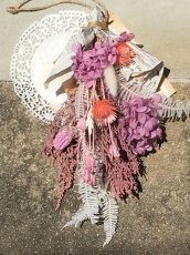 画像1: 紫陽花&シルバーデージー&フローレンティナ&千日紅ミックスプリザーブドフラワーカラースワッグ  ピンク (1)